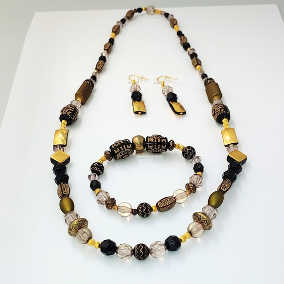925NEB011 Handmade 3 pc. Gold and Black Necklace Set. - Picture 4 of 7